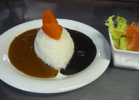 大村あいがけビーフ＆あま辛黒カレー